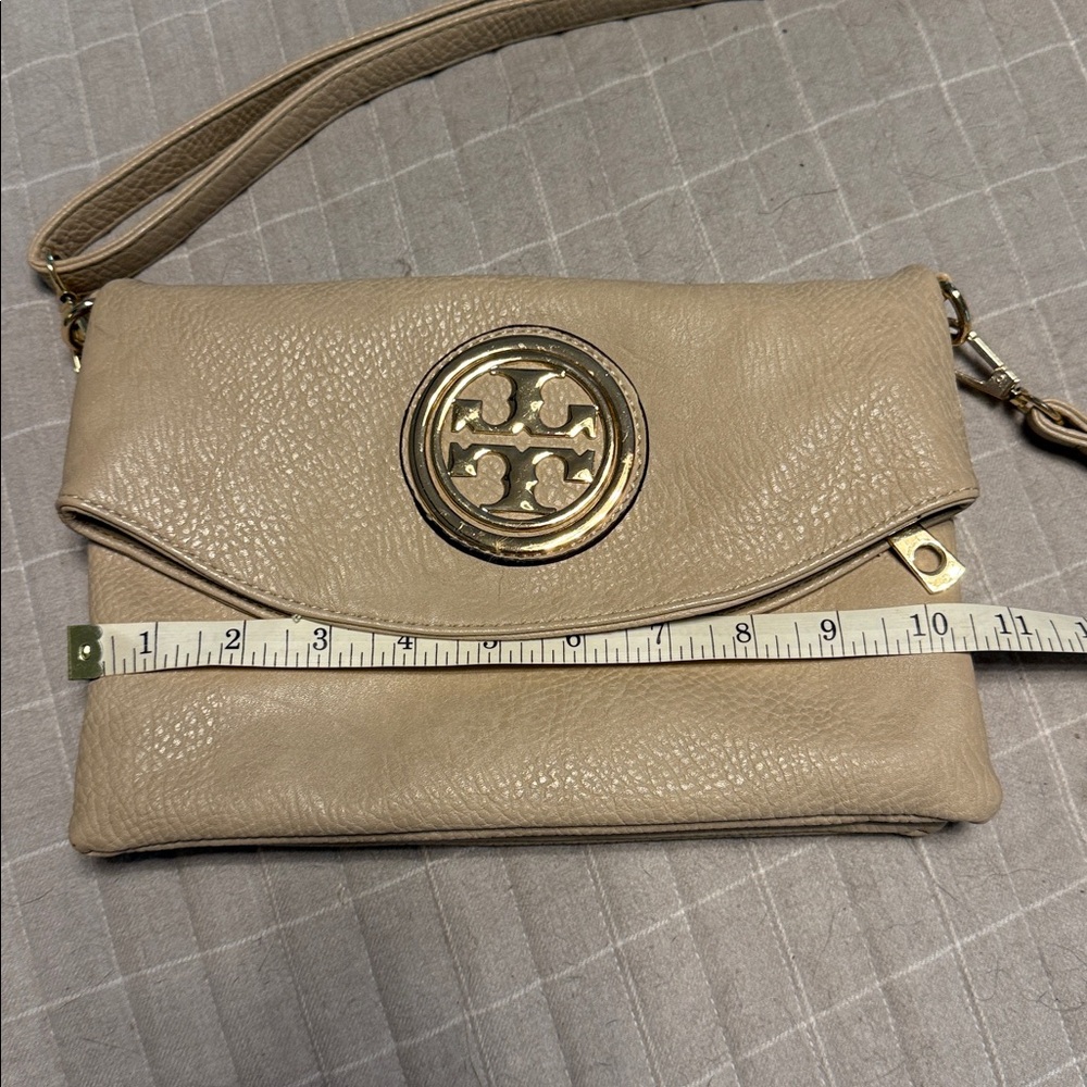 Designer Inspired Tan Crossbody purse with removable straps - Picture 5 of 6